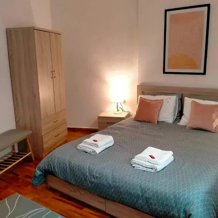Apartment Peach Blossom 2bdr Downtown